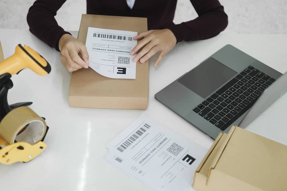 Online Shipping Companies: What they do and how they can help you save!