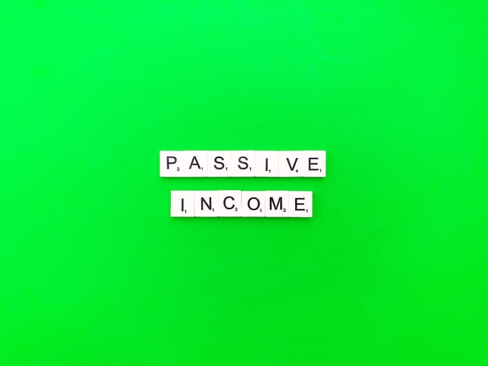 the words Passive Income on white blocks